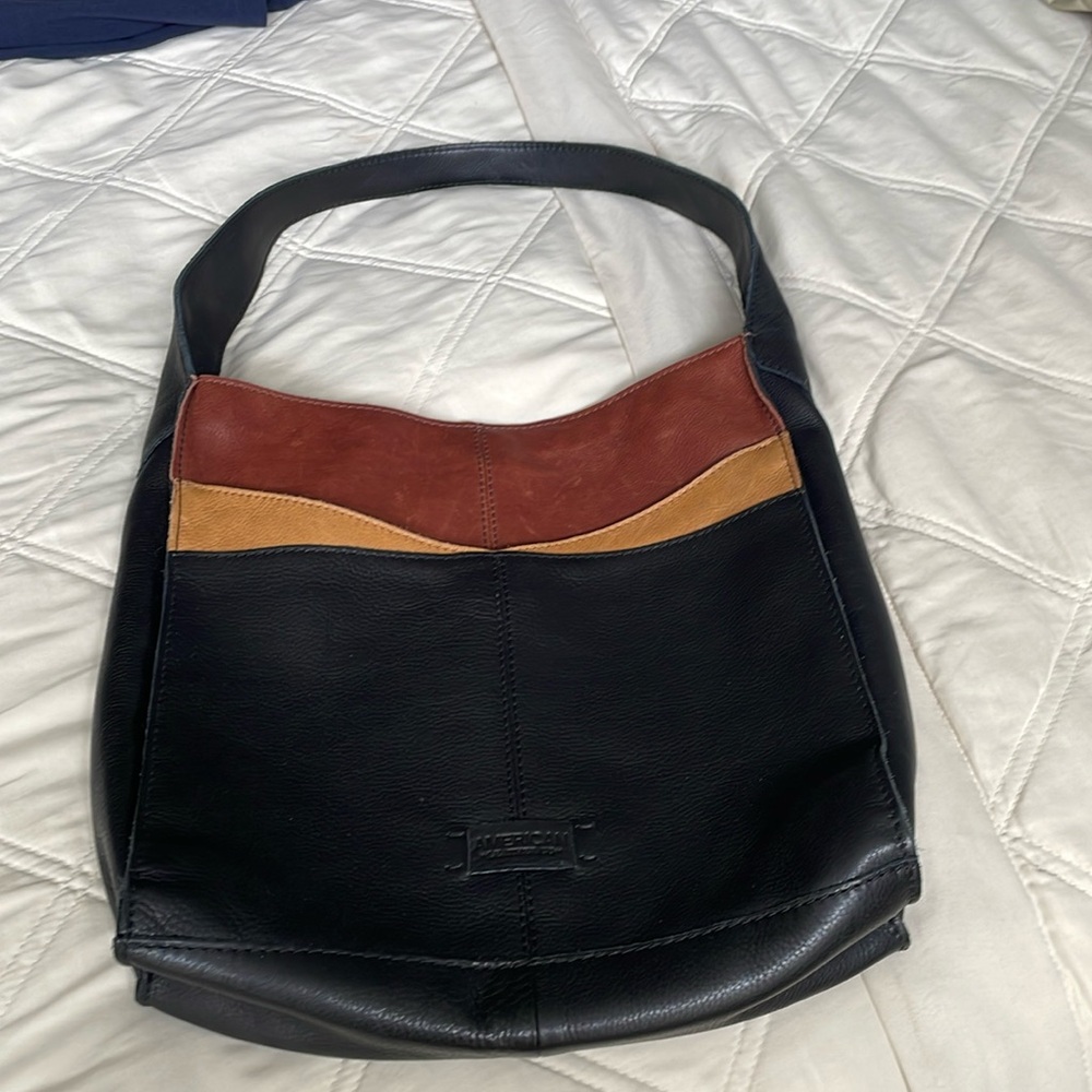 Lincoln Hobo.  Front pocket with magnetic closure.  11.5 W—. 12 H. — 3.5 D